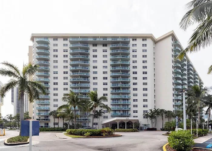 Modern Oceanview Condo - Steps To The Beach!